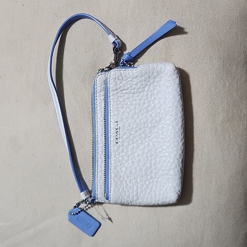 Rare White and Blue Double Zippered Pebbled Leather Wristlet nwot